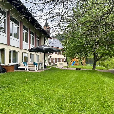 Schoolhouse Buerchau * Kleines Wiesental